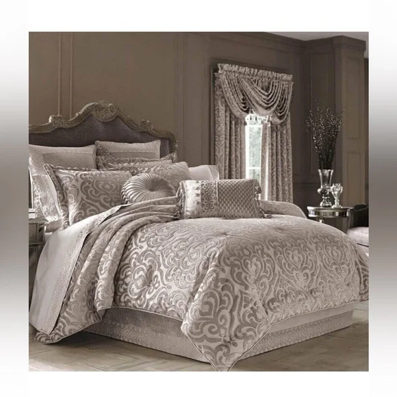 Luxurious Queen size Cream and Tan/Gray Comforter Set, Ornate,like new+3 pillows - Picture 12 of 15